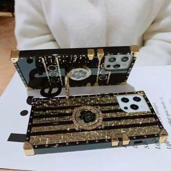 iPhone 11 Luxury Fashion Rose Phone Case - Picture 2 of 3